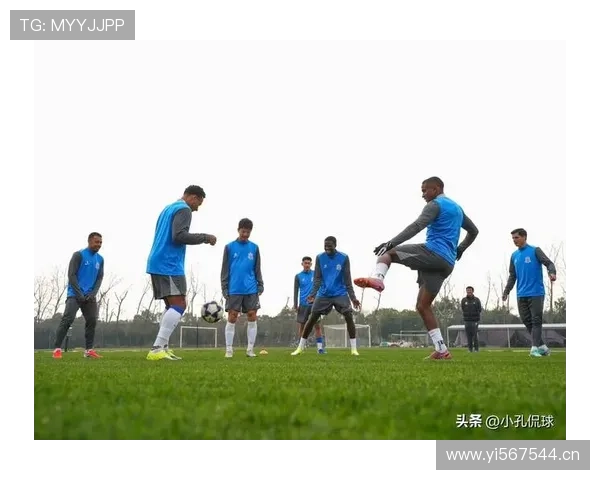 上海申花过度依赖中路推进,边路威胁不足或制约赛季进攻战术的稳定性与丰富性。 上海申花过度依赖中路推进,边路威胁不足或制约赛季进攻战术的稳定性与丰富性。