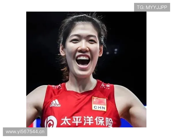 李盈莹训练完直接抱着水壶睡了？这生活作息也太像学生党了吧！