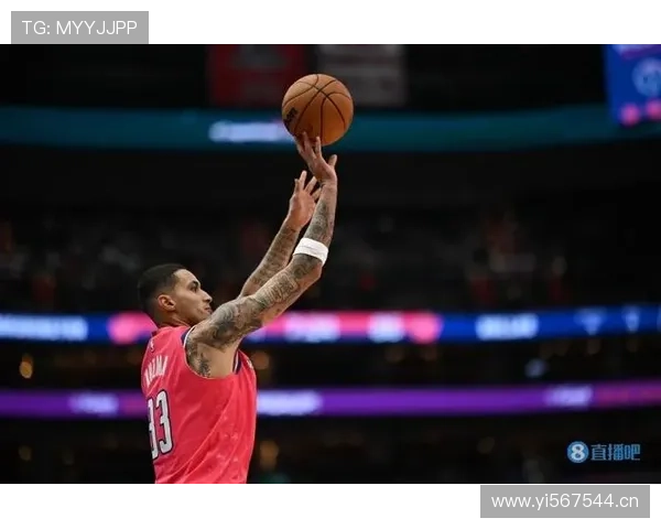 库兹马无球跑动制造错位，拉开空间效率显著提升