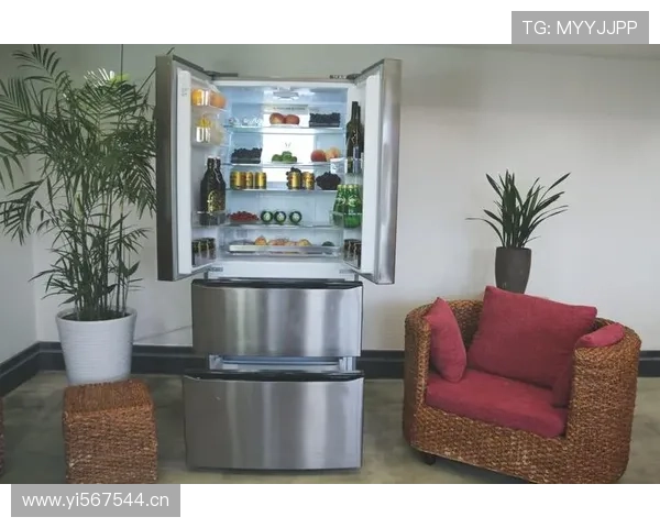 贝林厄姆家冰箱里塞满能量饮料，连狗都绕着走